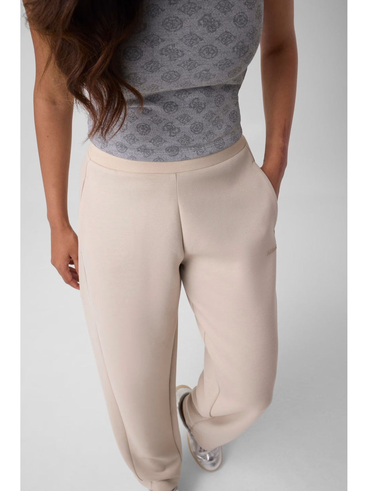 Guess brianna barrel pantalone da donna beige