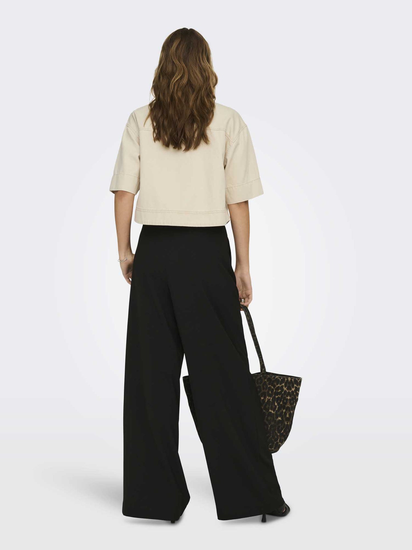 Only Cleo, camicia beige da donna in stile femminile