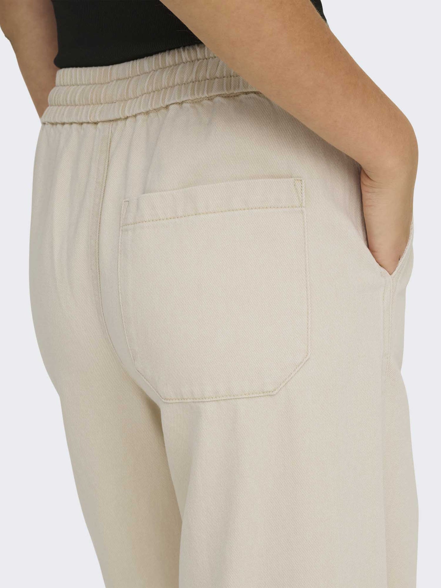 Pantaloni donna Only Maisa in panna dall'eleganza raffinata