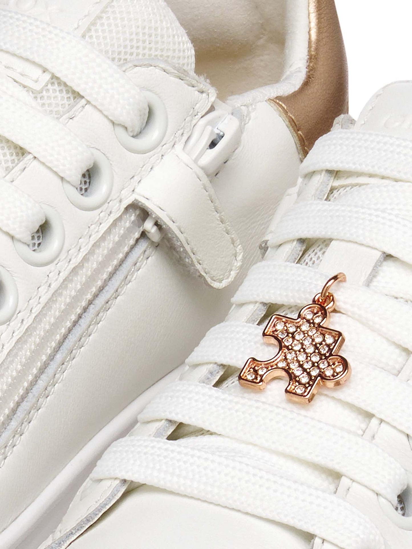 Sneakers Geox PuffyPop bianche con zip e stringhe per bambina