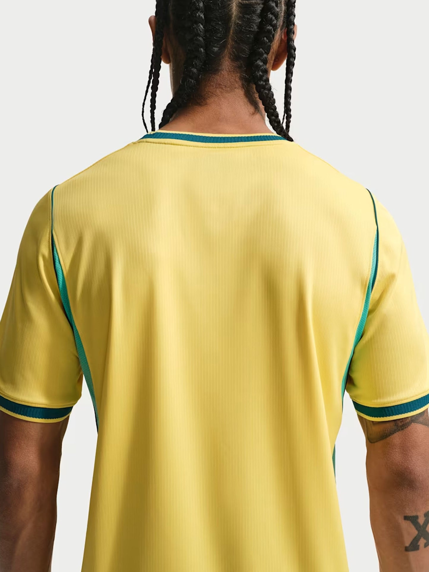 Nike Brasile Home, t-shirt da uomo gialla ispirata al calcio brasiliano