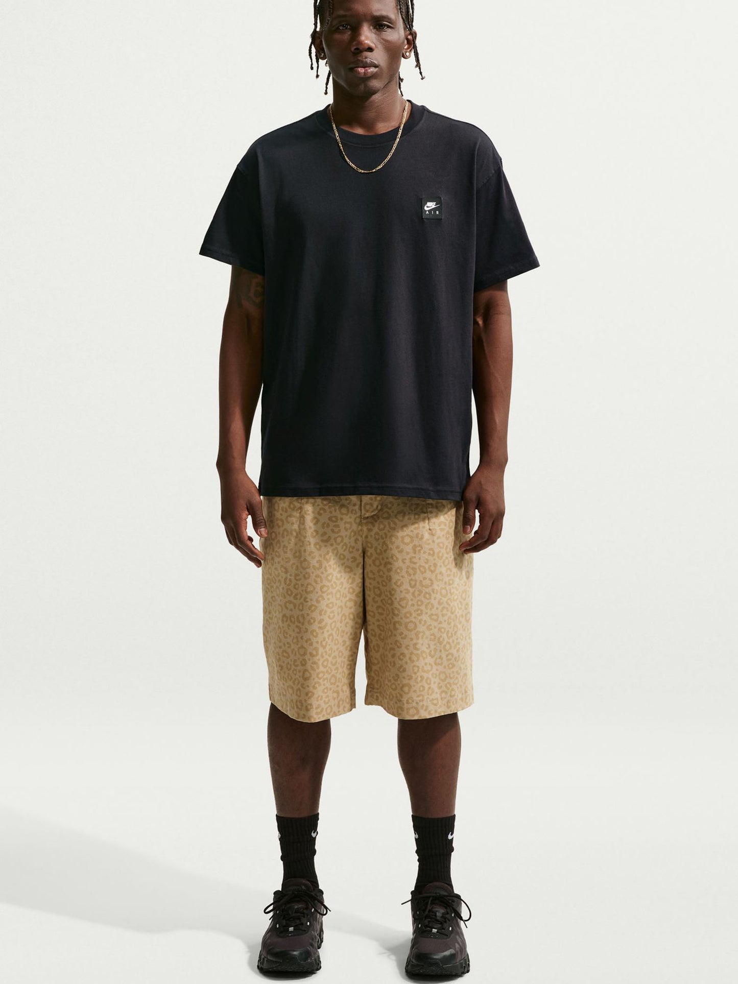 Nike Air Tee, t-shirt uomo in cotone nero con grafica heritage