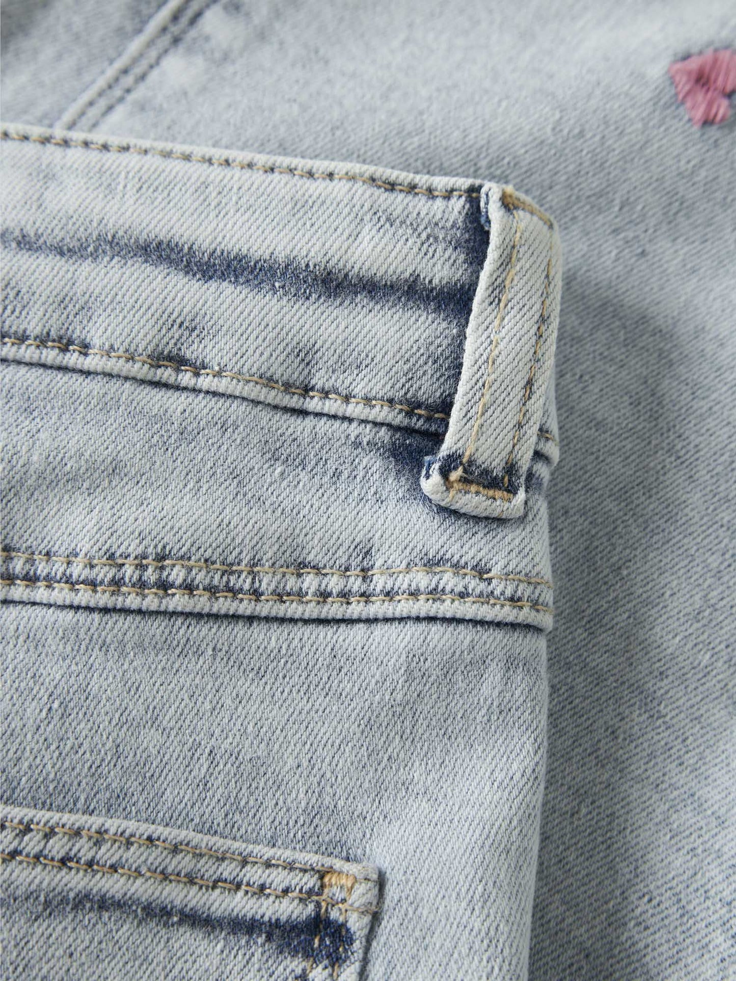 Jeans Name It NmfRose azzurri con ricami a cuori per bimbi unisex