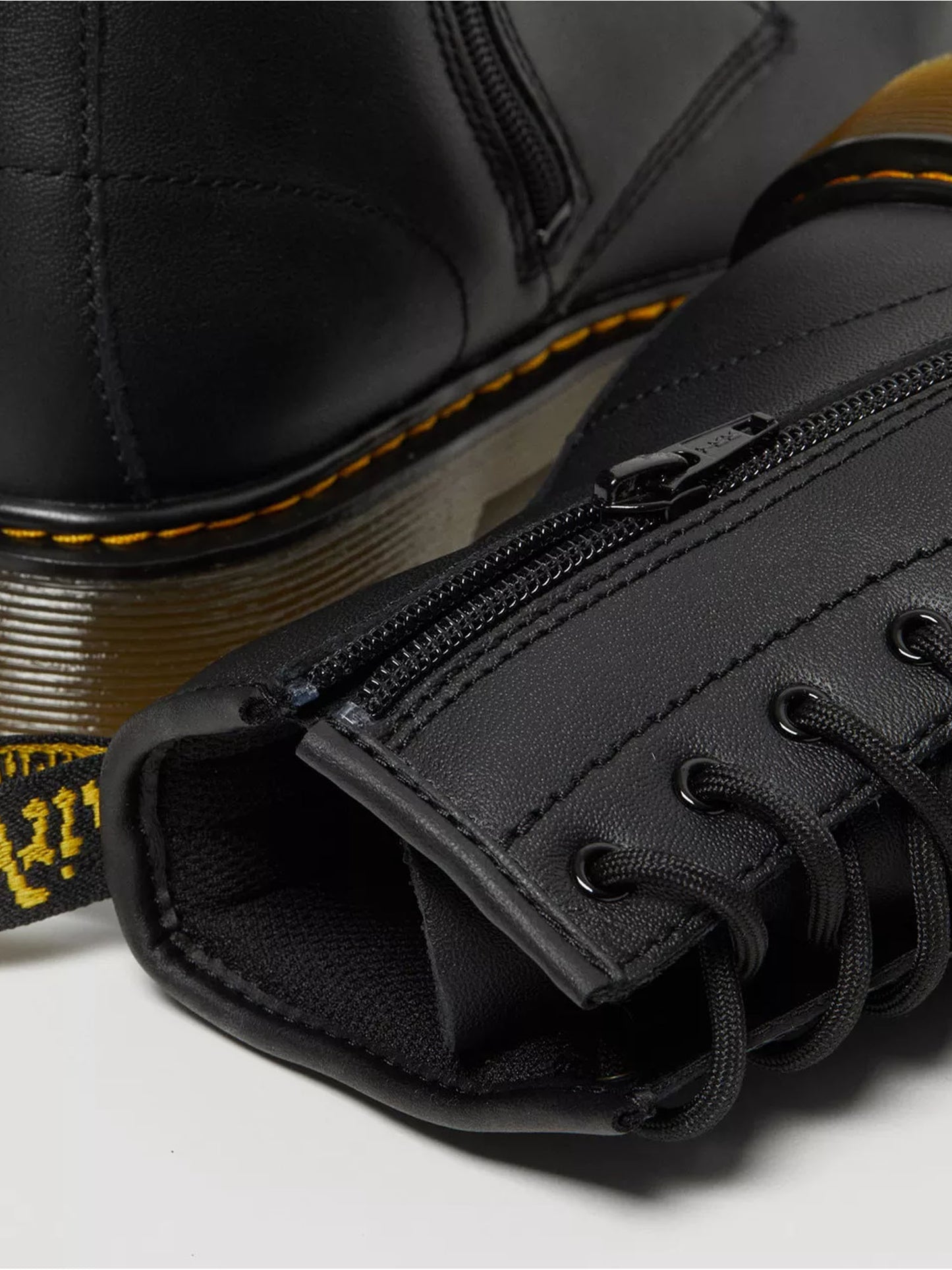 ANFIBIO 1460 Y DR MARTENS DA DONNA NERO