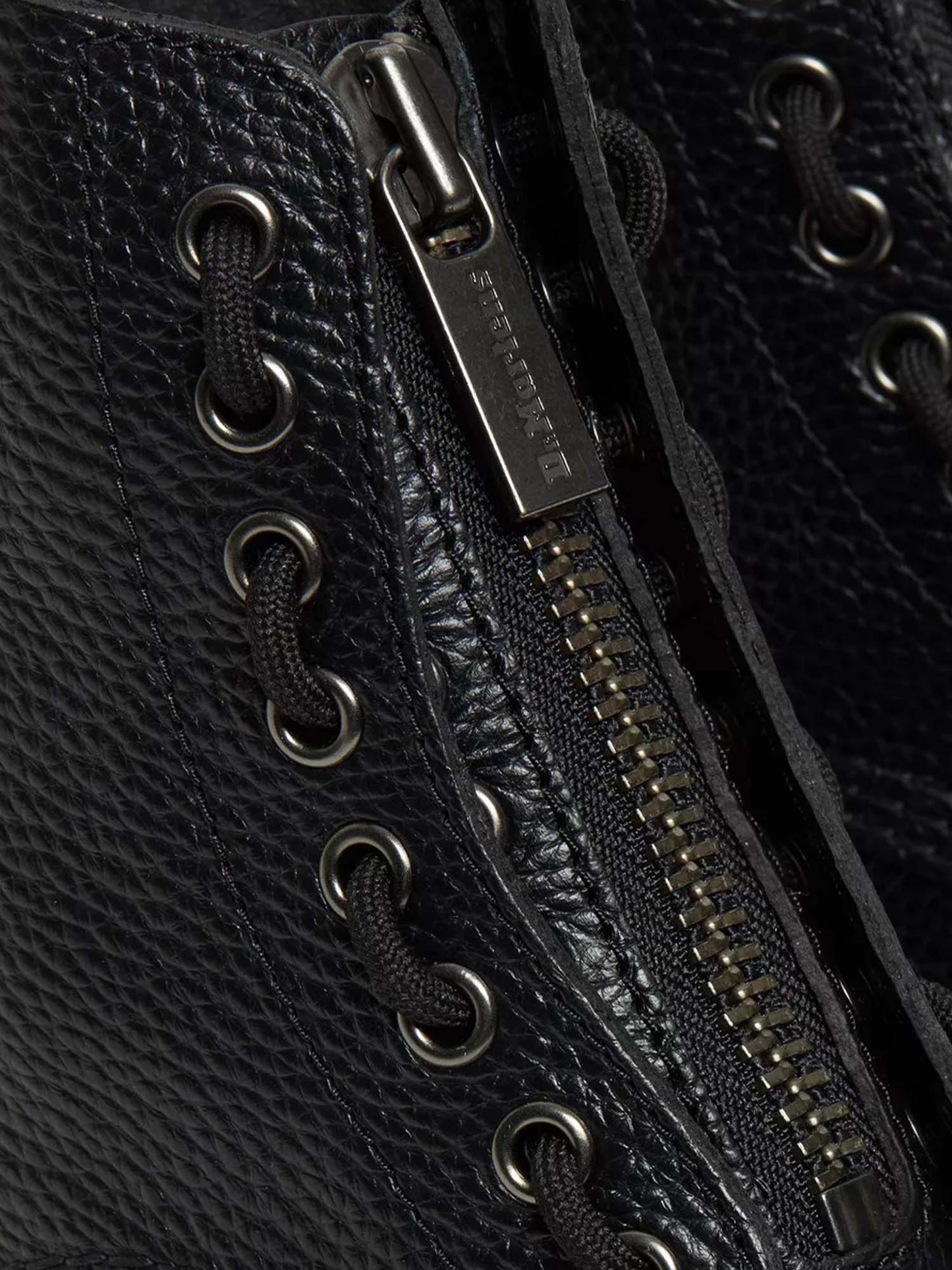 ANFIBIO SINCLAIR DR MARTENS DA DONNA NERO