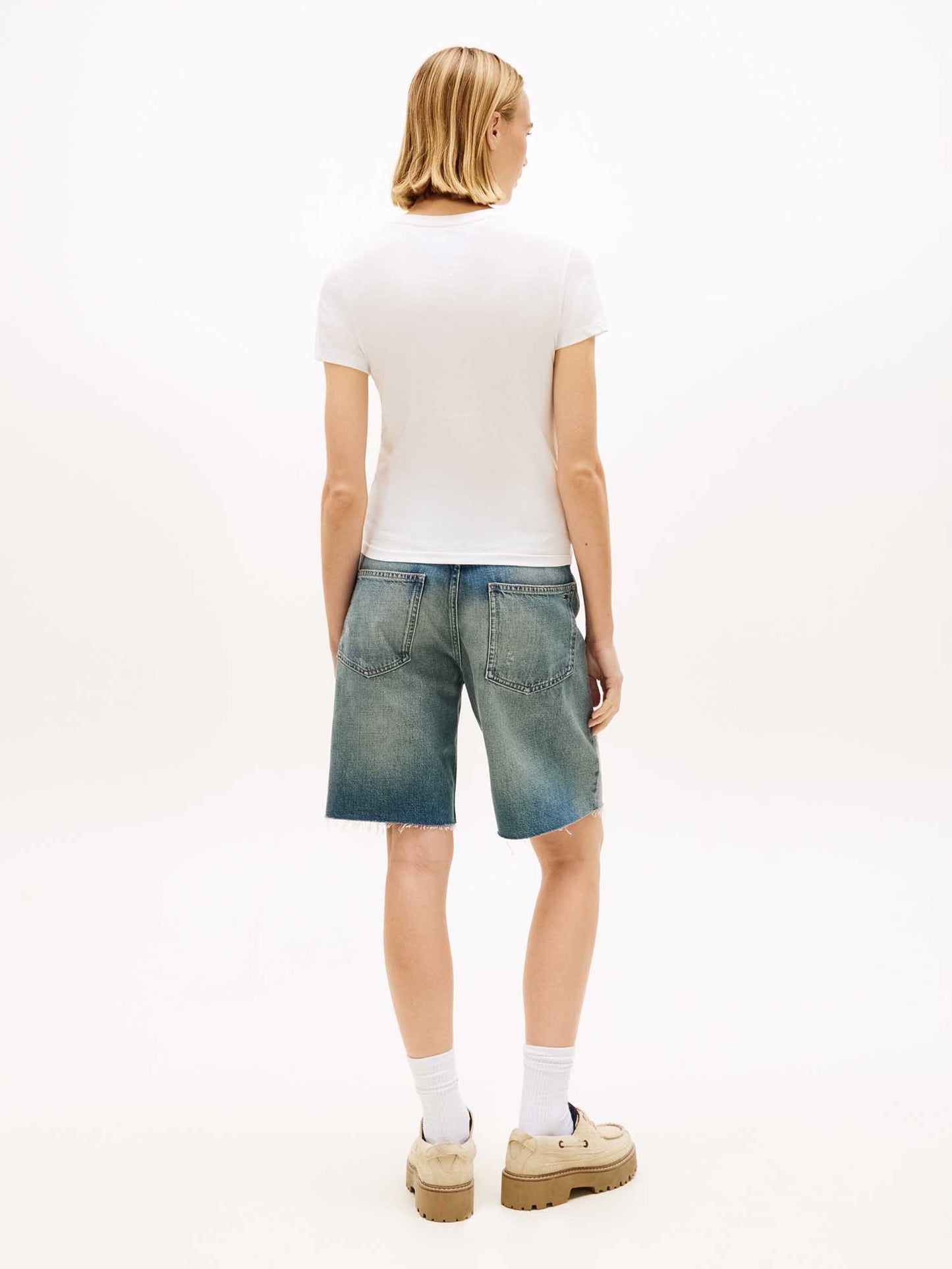 Tommy Jeans T-shirt slim bianca da donna con logo lineare