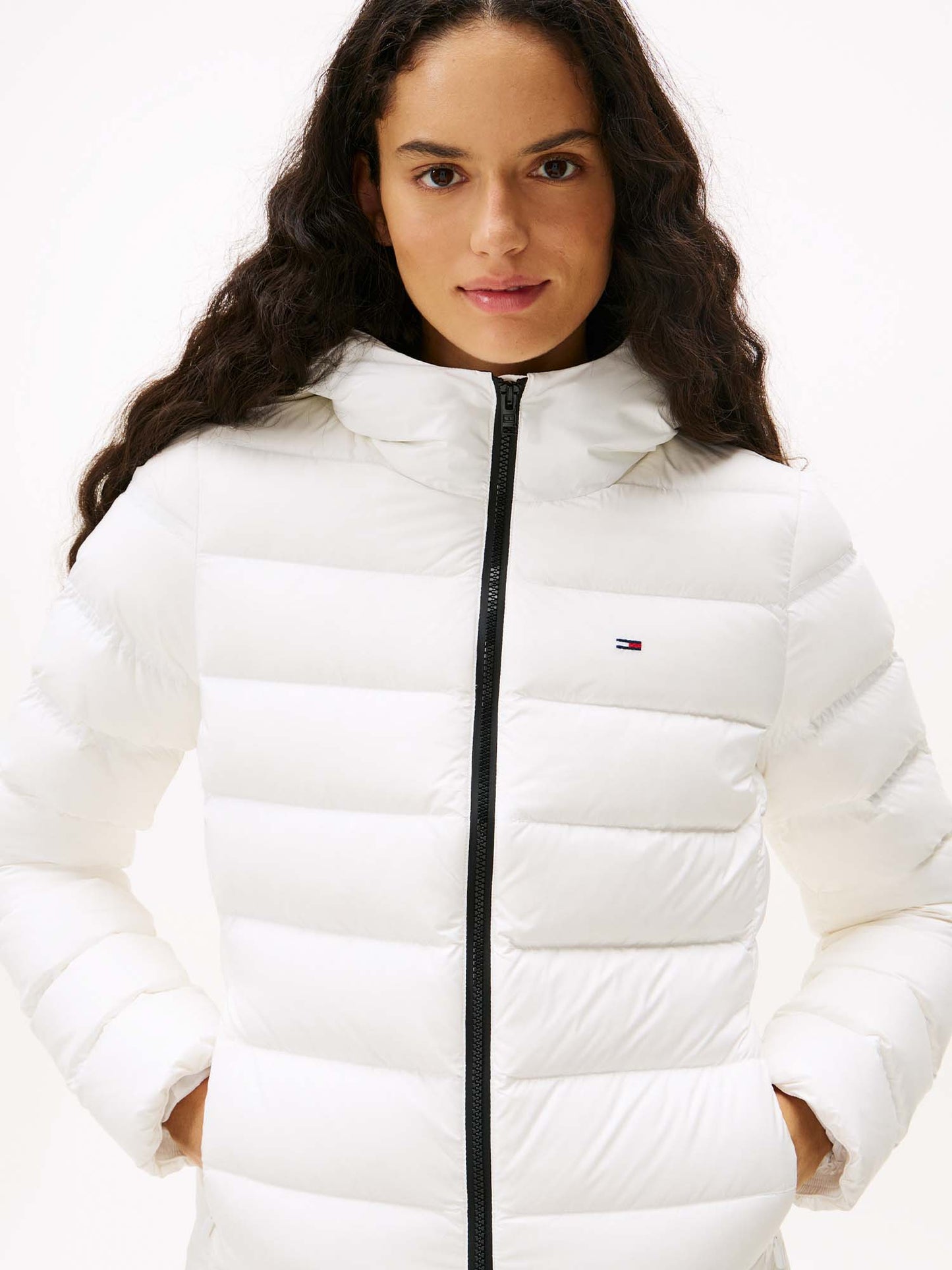PIUMINO CON CAPPUCCIO SLIM FIT TOMMY JEANS DA DONNA PANNA