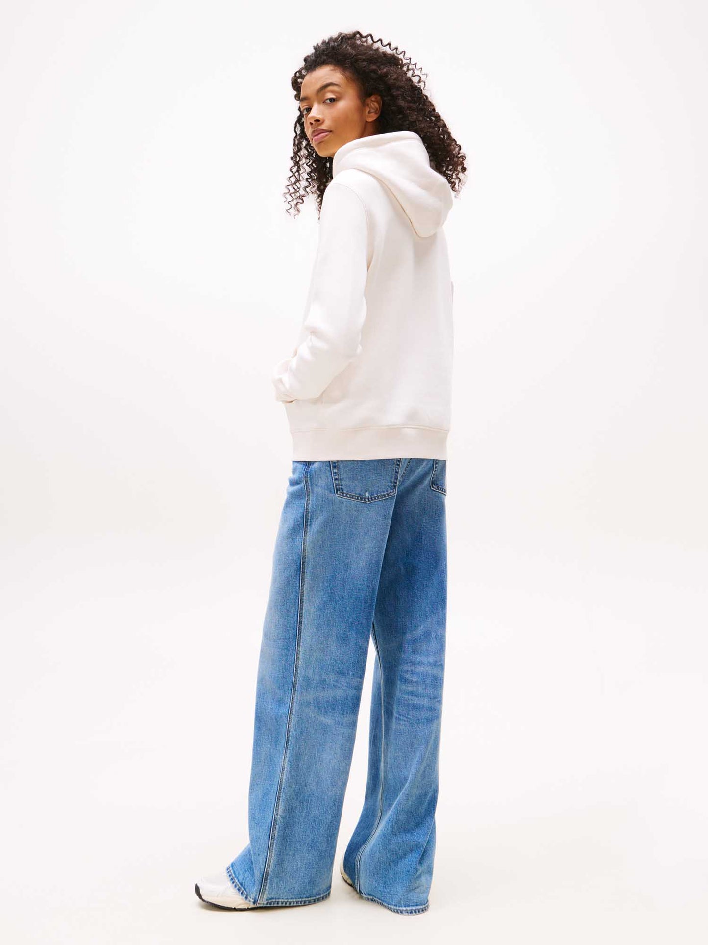 FELPA CON CAPPUCCIO E LOGO TOMMY JEANS DA DONNA BIANCO