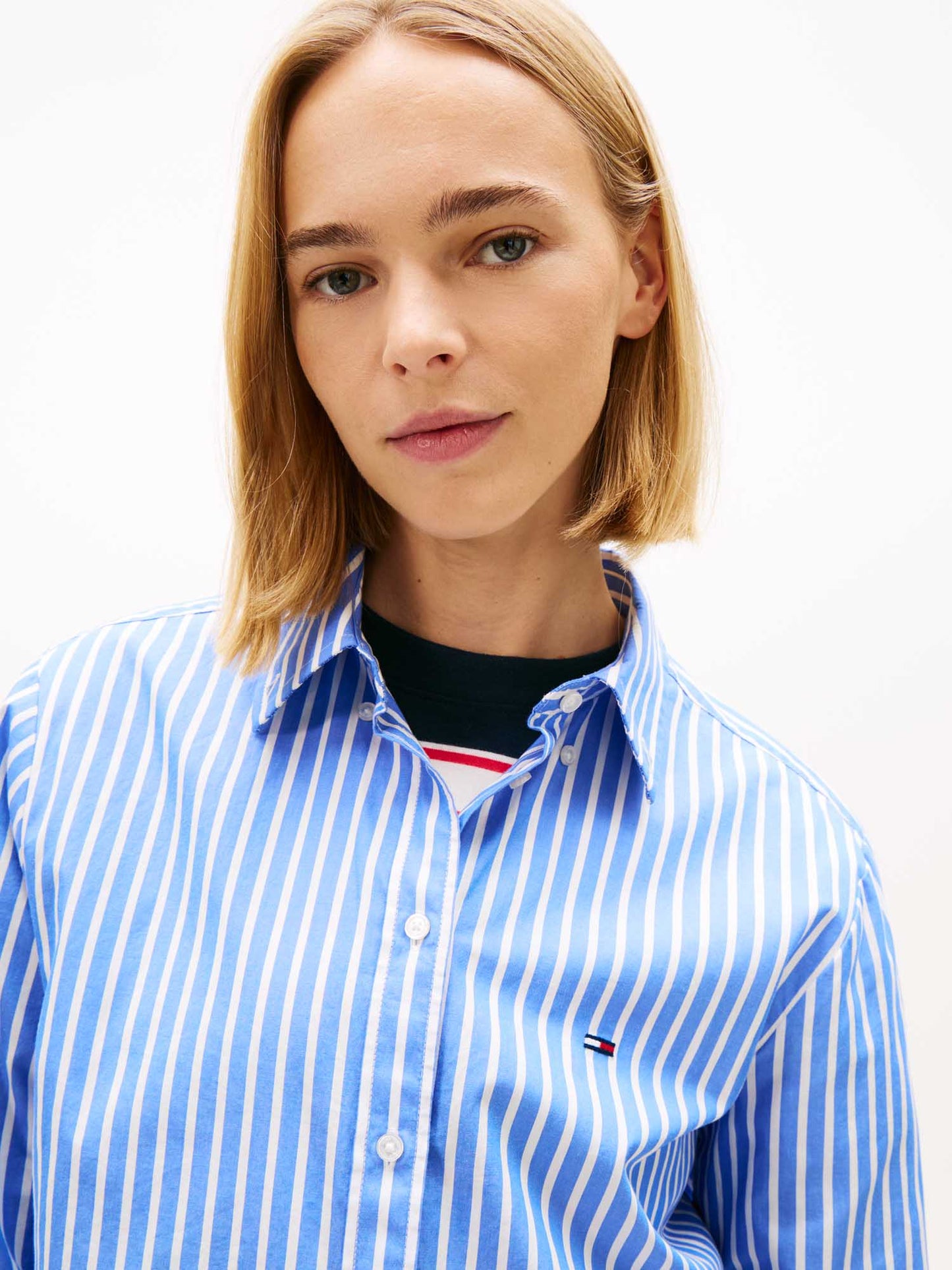 Camicia da donna Tommy Jeans a righe azzurro e bianco regular fit