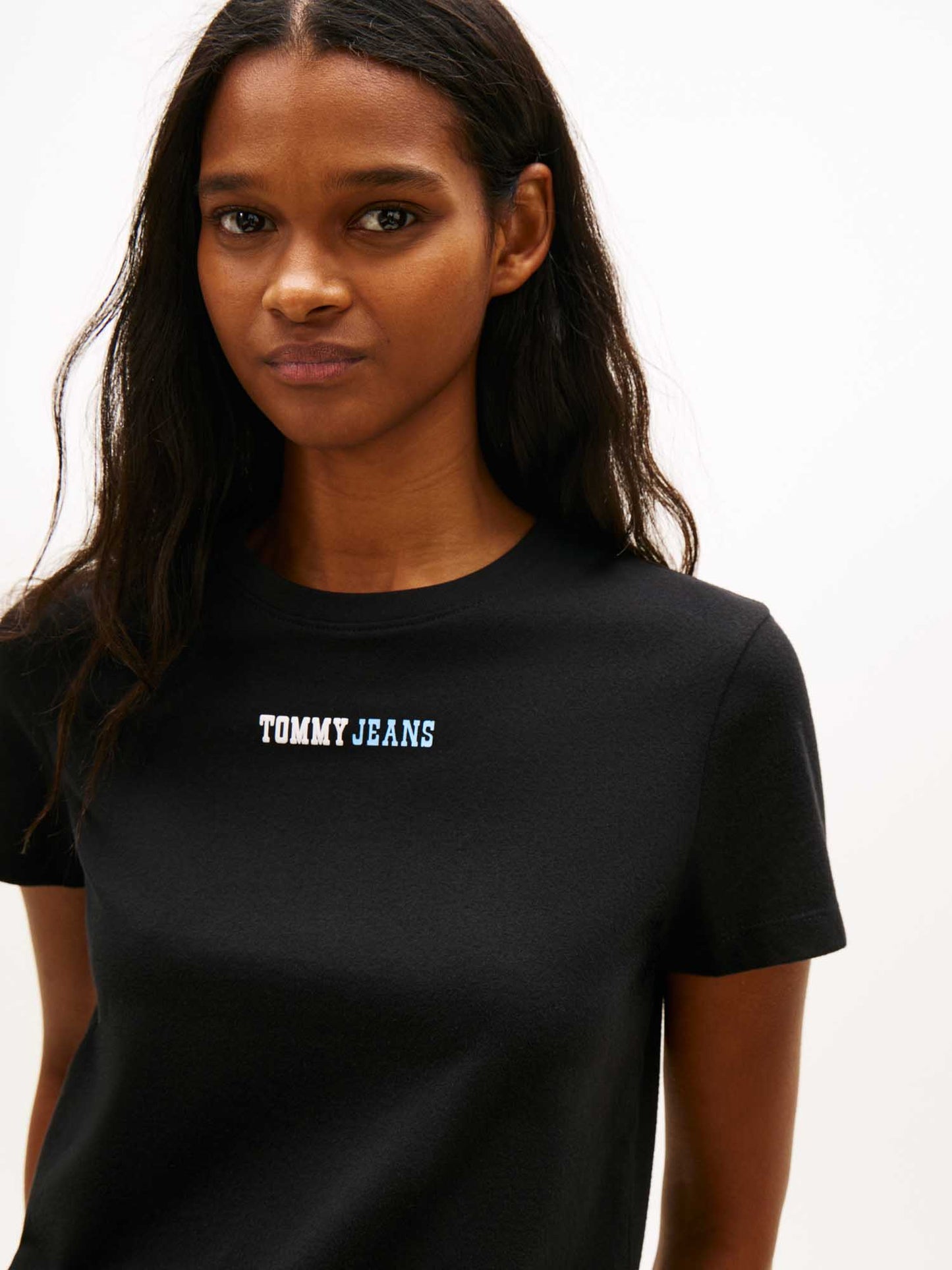 Tommy Jeans Essential, t-shirt slim da donna nera con logo