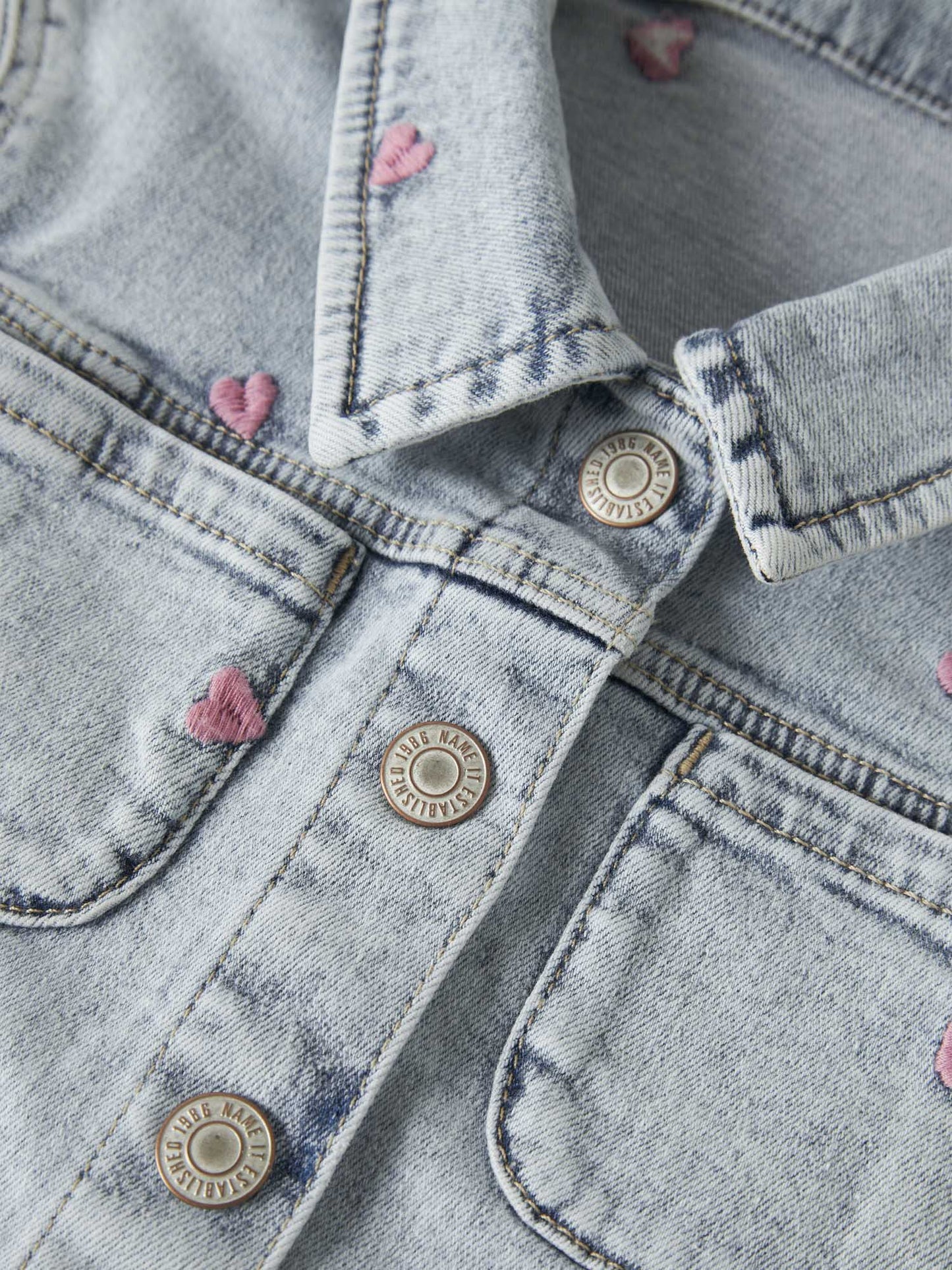 Giubbotto in denim chiaro Name It con ricami colorati unisex bambino