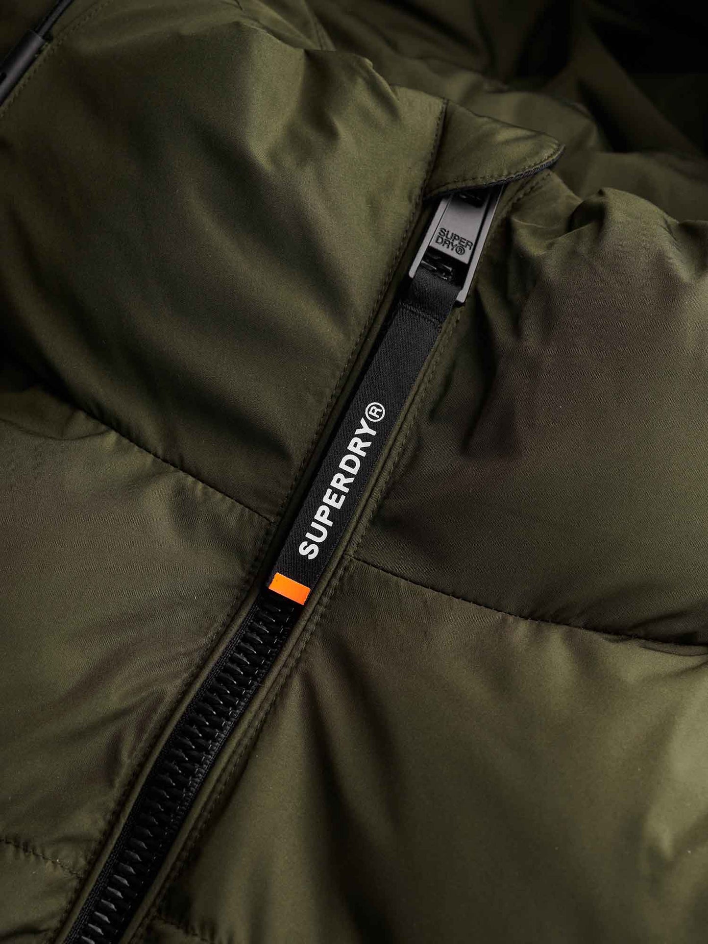 GIUBBINO SPORT CON CAPPUCCIO SUPERDRY DA UOMO VERDE MILITARE