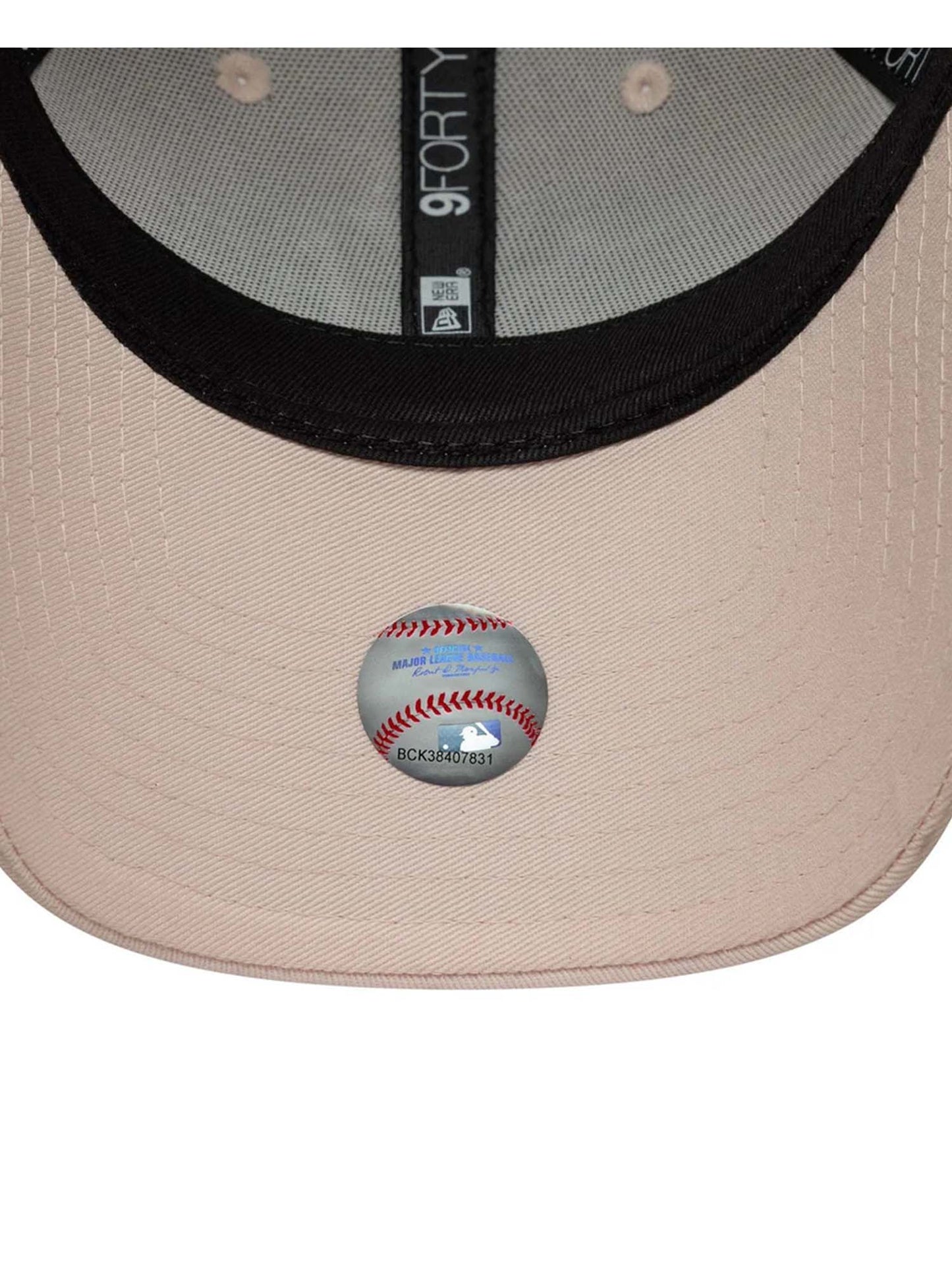 New Era 9FORTY, cappello rosa pastello da donna per un look sportivo