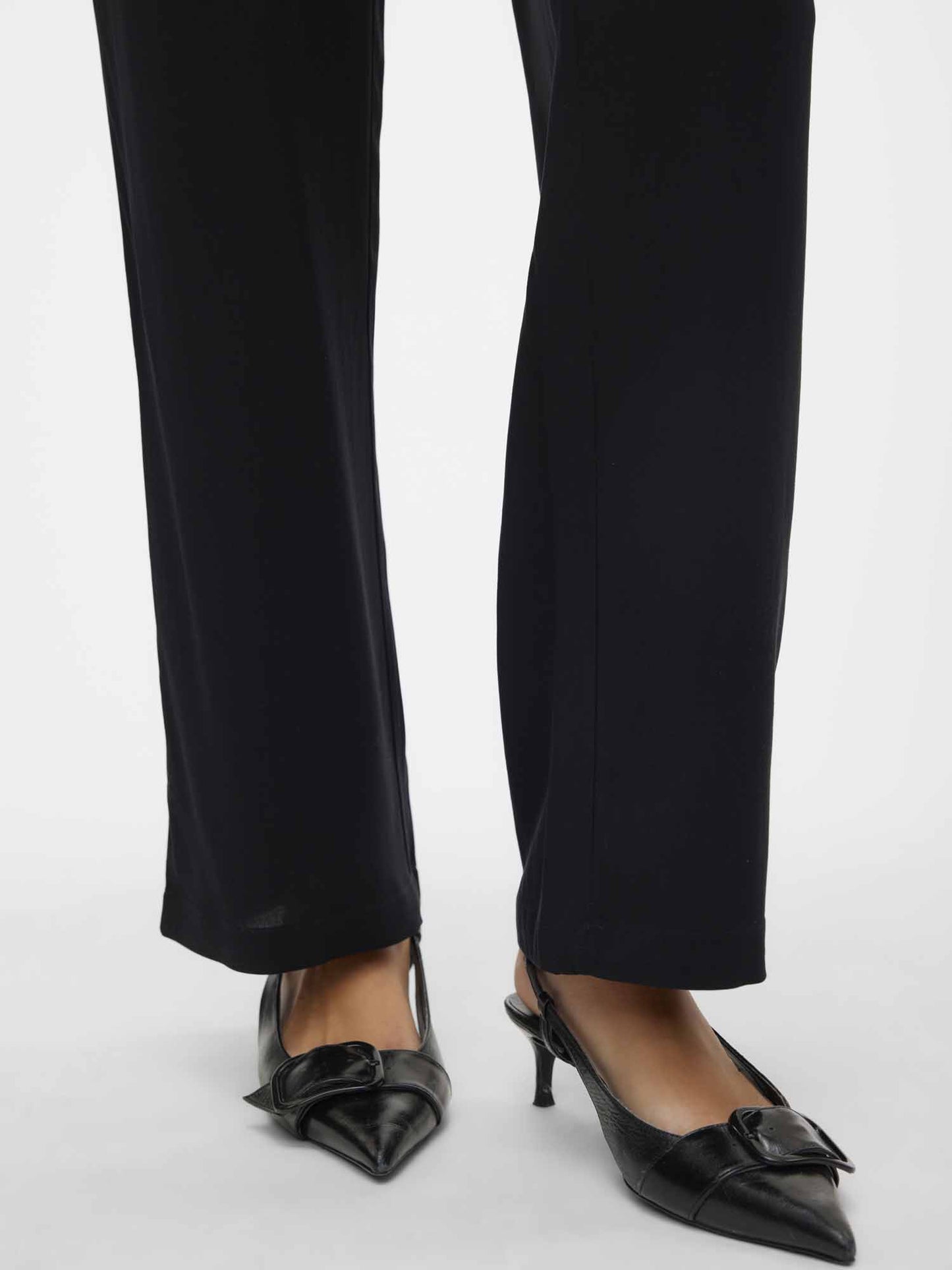 Vero Moda Easy Joy, pantaloni neri da donna versatili e comodi