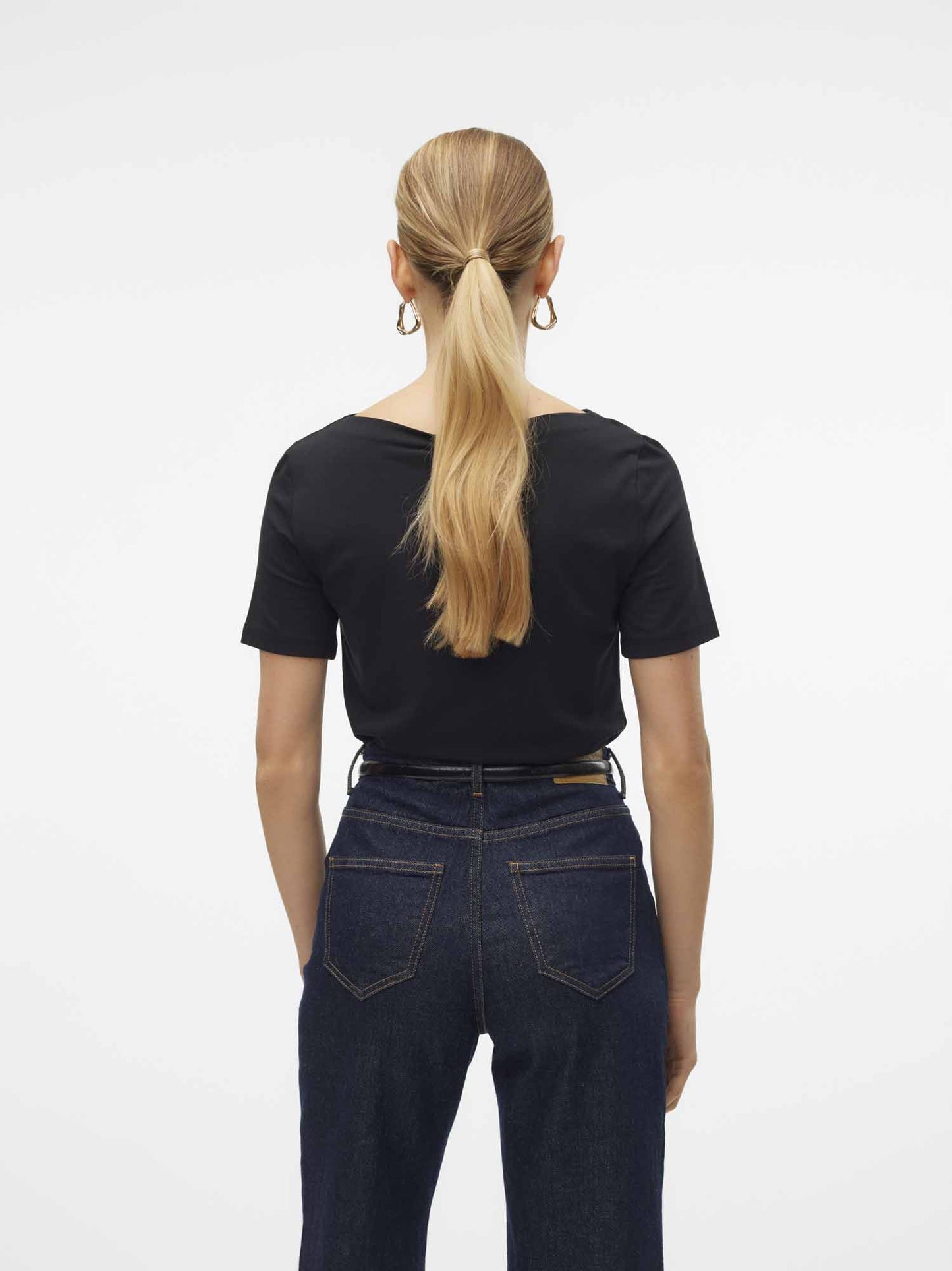 Vero Moda VMPANDA, t-shirt nera da donna con scollo a barca