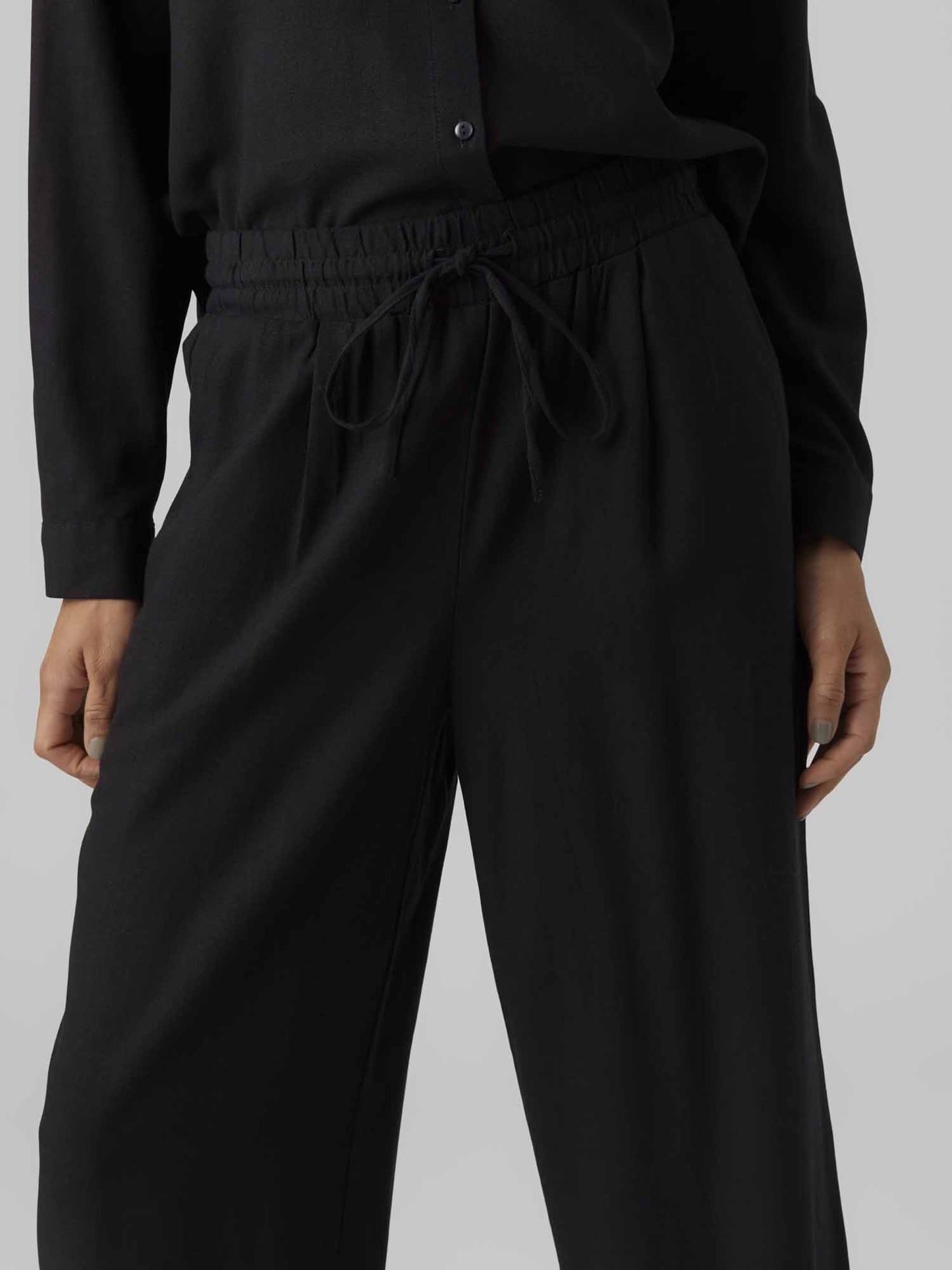 Pantaloni wide leg Jesmilo in lino nero da donna Vero Moda