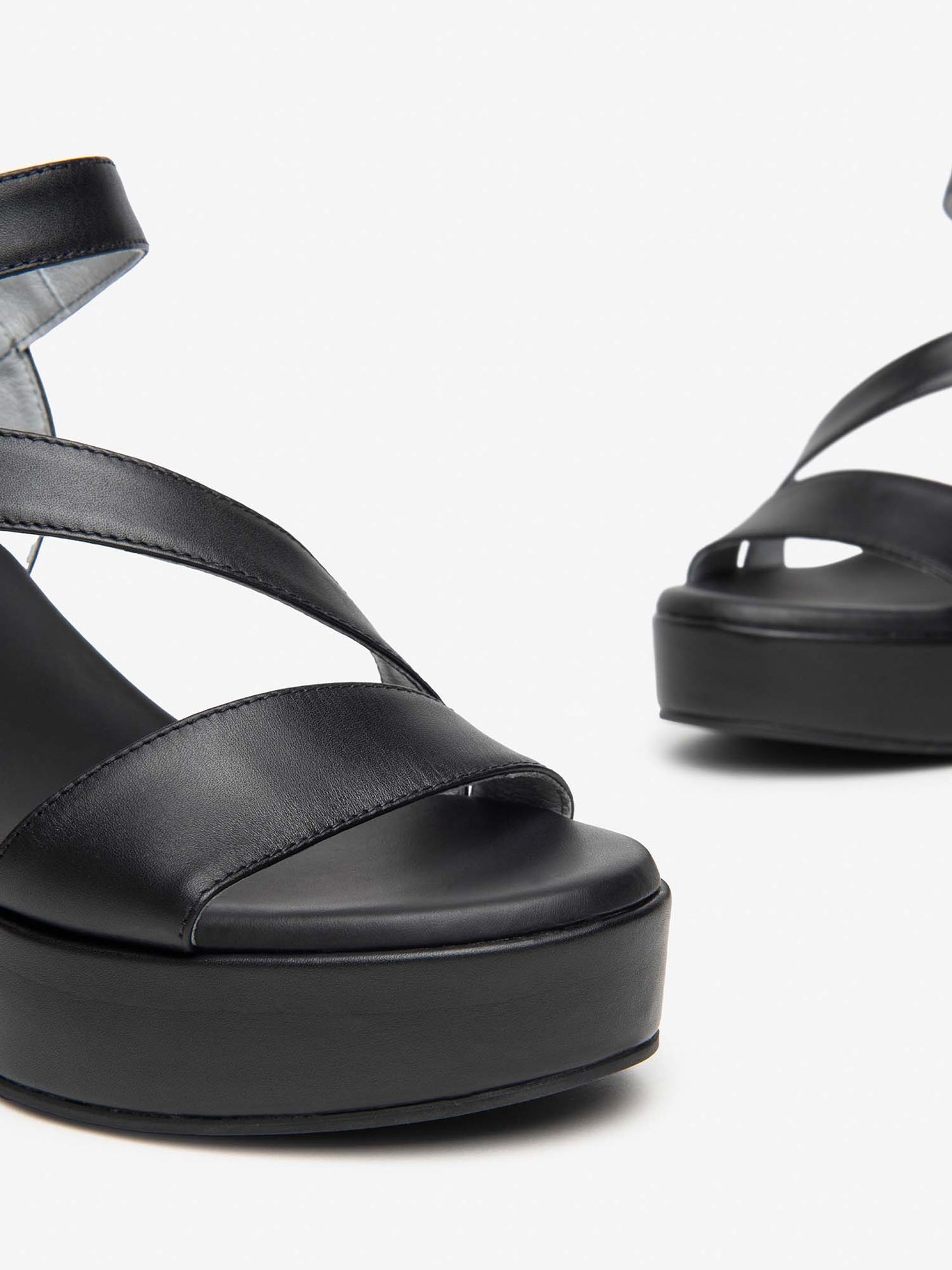 SANDALO IN PELLE NERO GIARDINI DONNA NERO