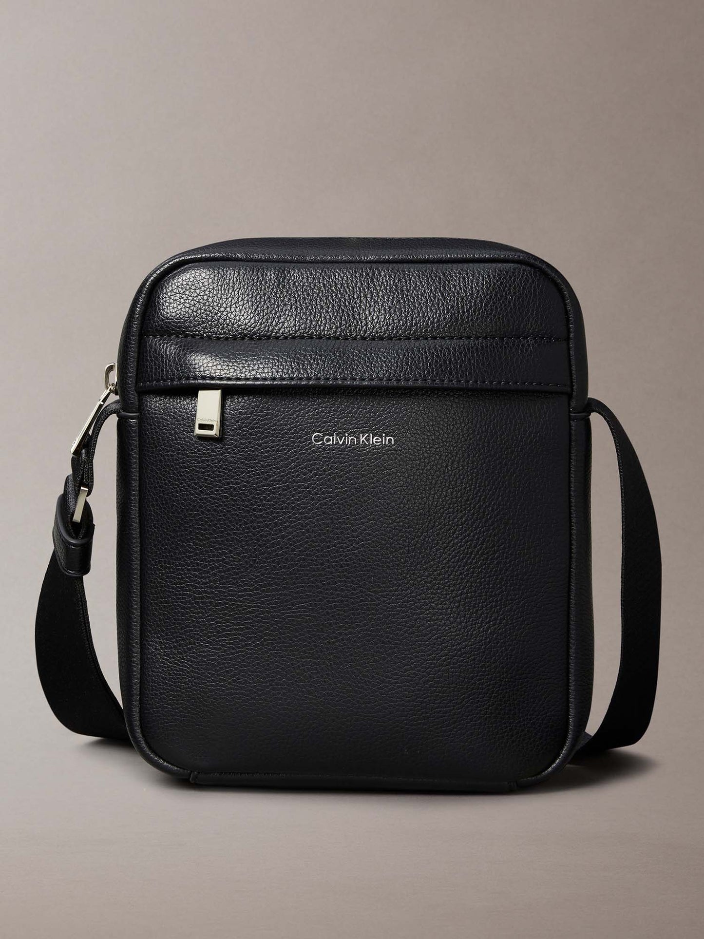 TRACOLLA RAISED REPORTER CALVIN KLEIN UOMO NERO