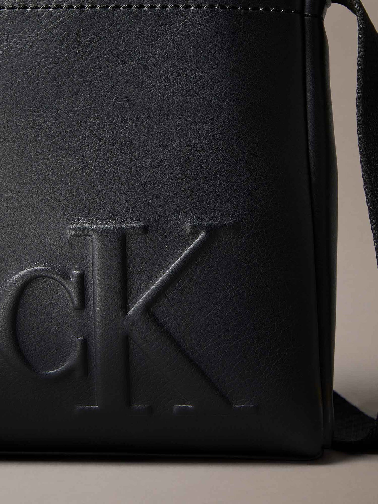 BORSA REPORTER MONOGRAMMA CALVIN KLEIN DA UOMO NERO