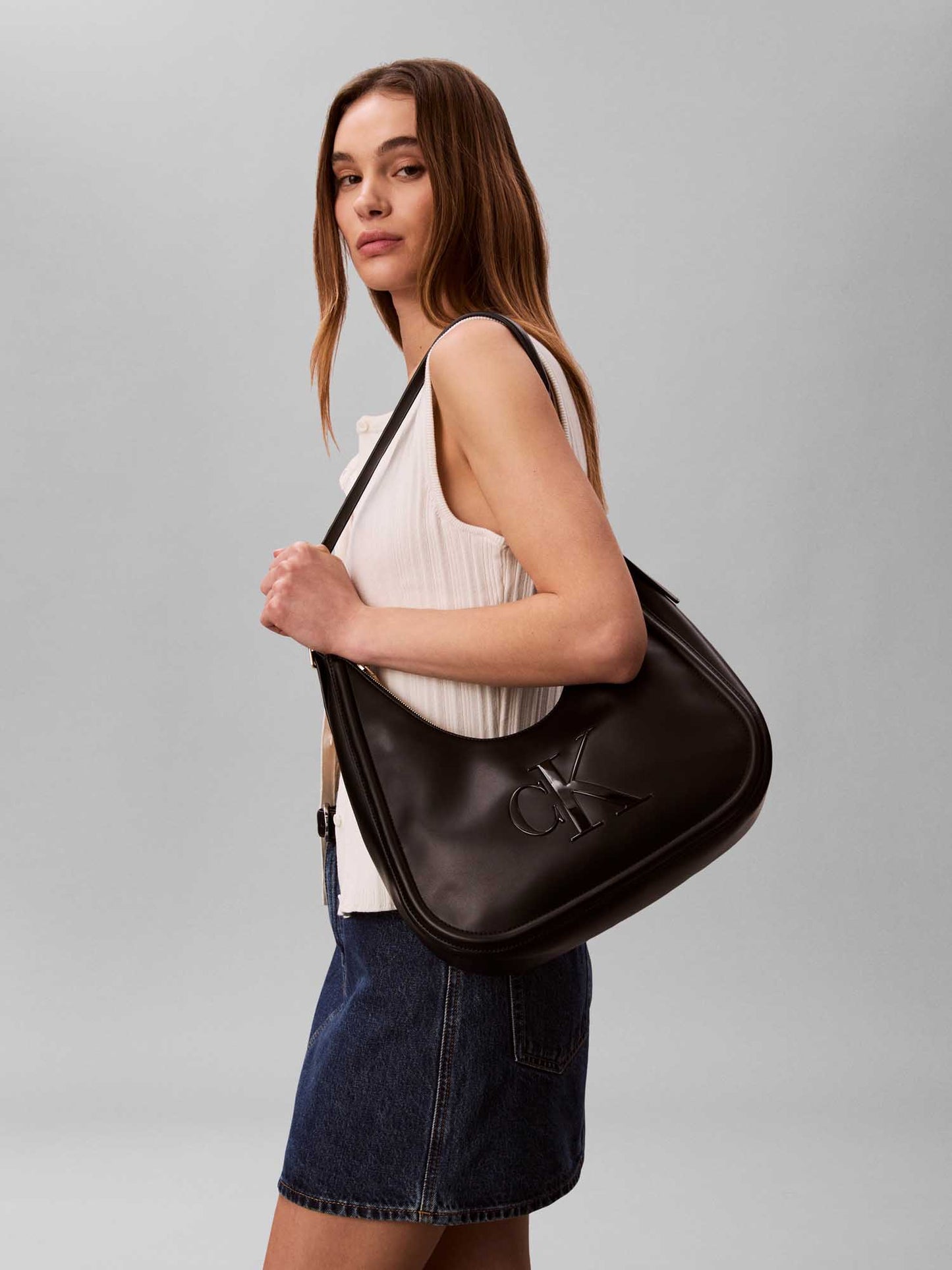 Calvin Klein Bold Crescent, borsa hobo mezza luna nera da donna