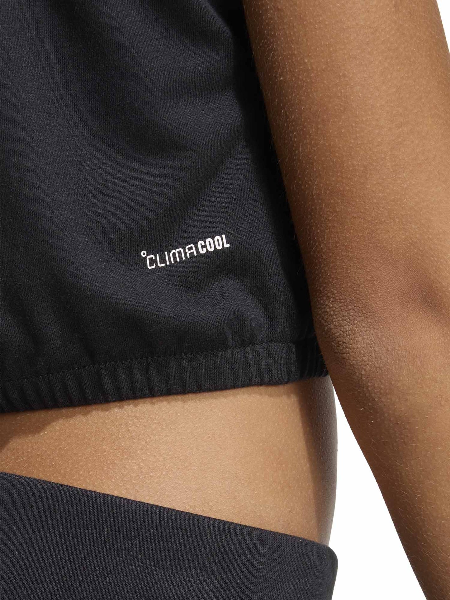 T-shirt crop Adidas nera da bambina per look casual estivi