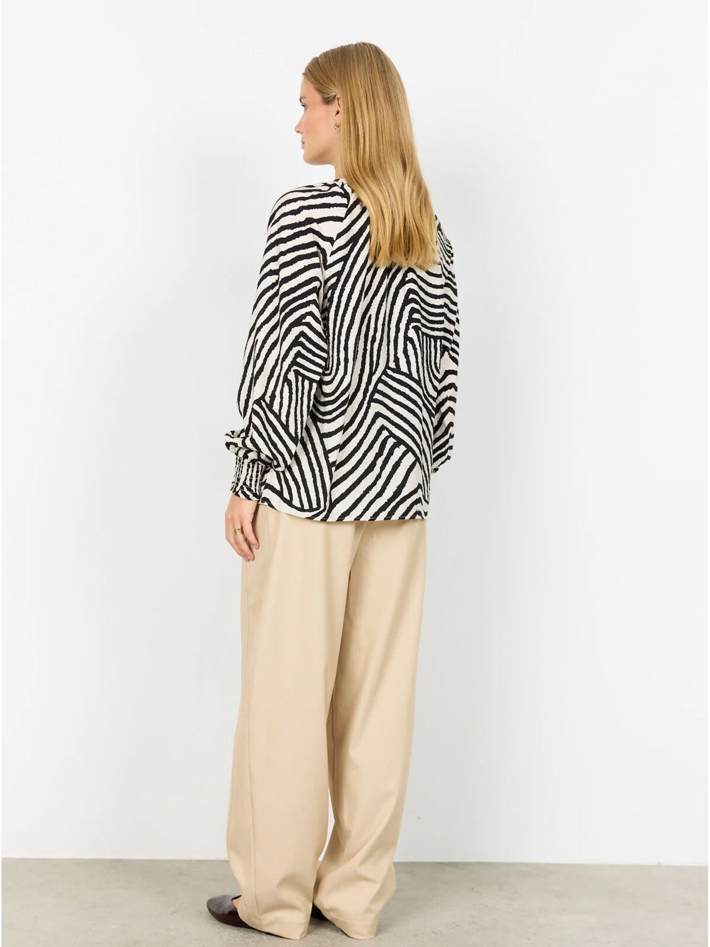 Blusa Soya Concept a fantasia nera da donna elegante e casual
