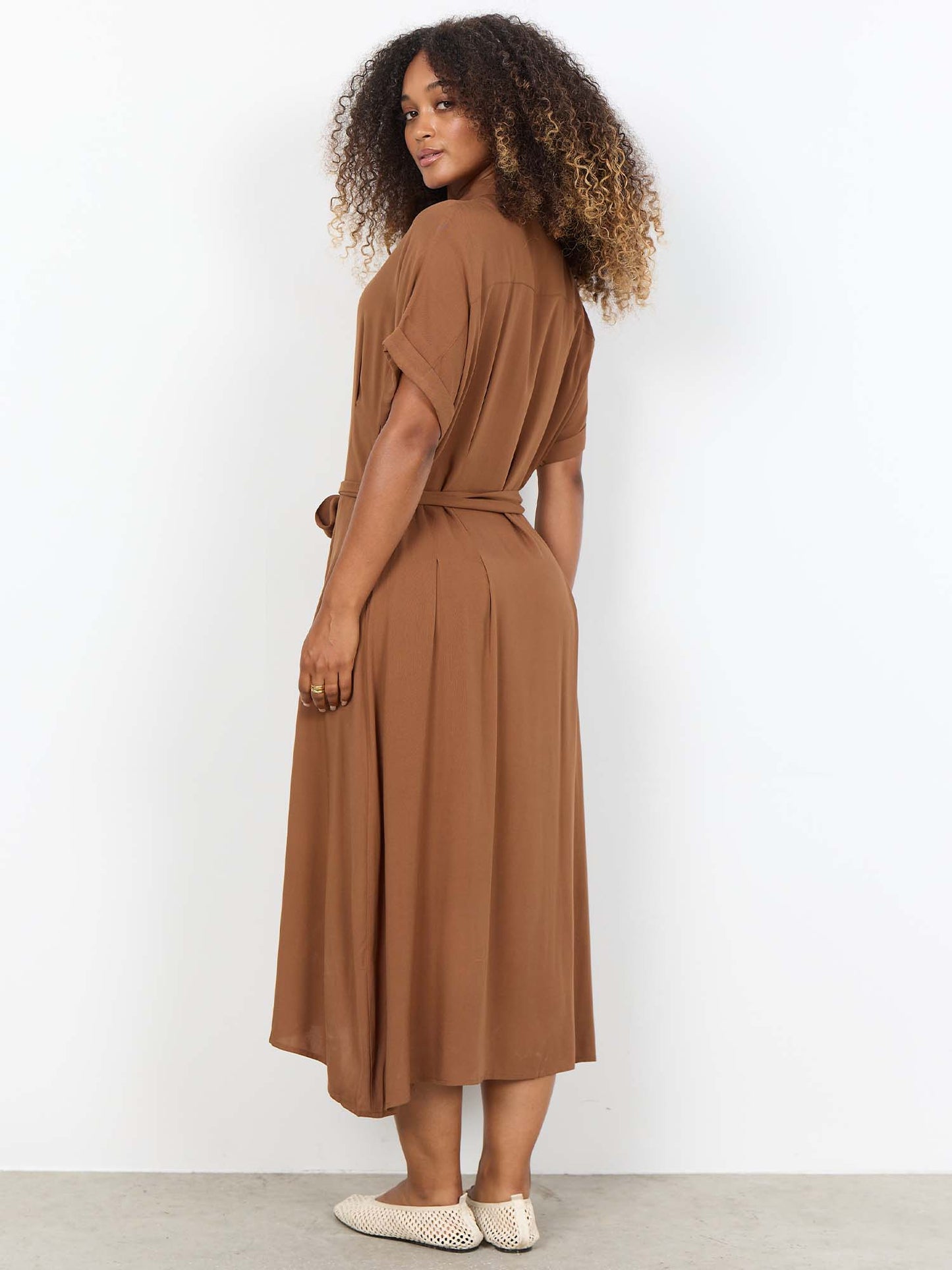 Vestito donna marrone Soyaconcept dal design contemporaneo e confortevole
