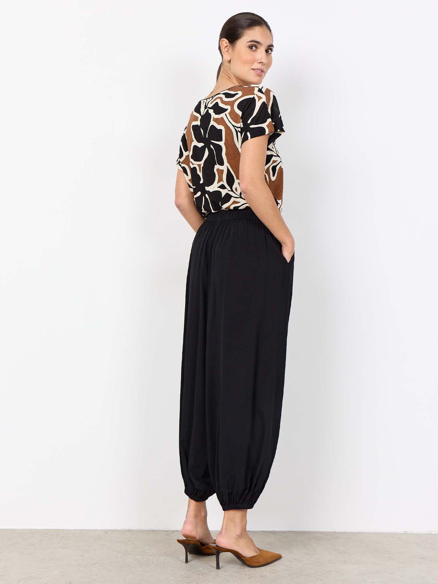 Pantaloni donna Soyaconcept neri, eleganti e versatili