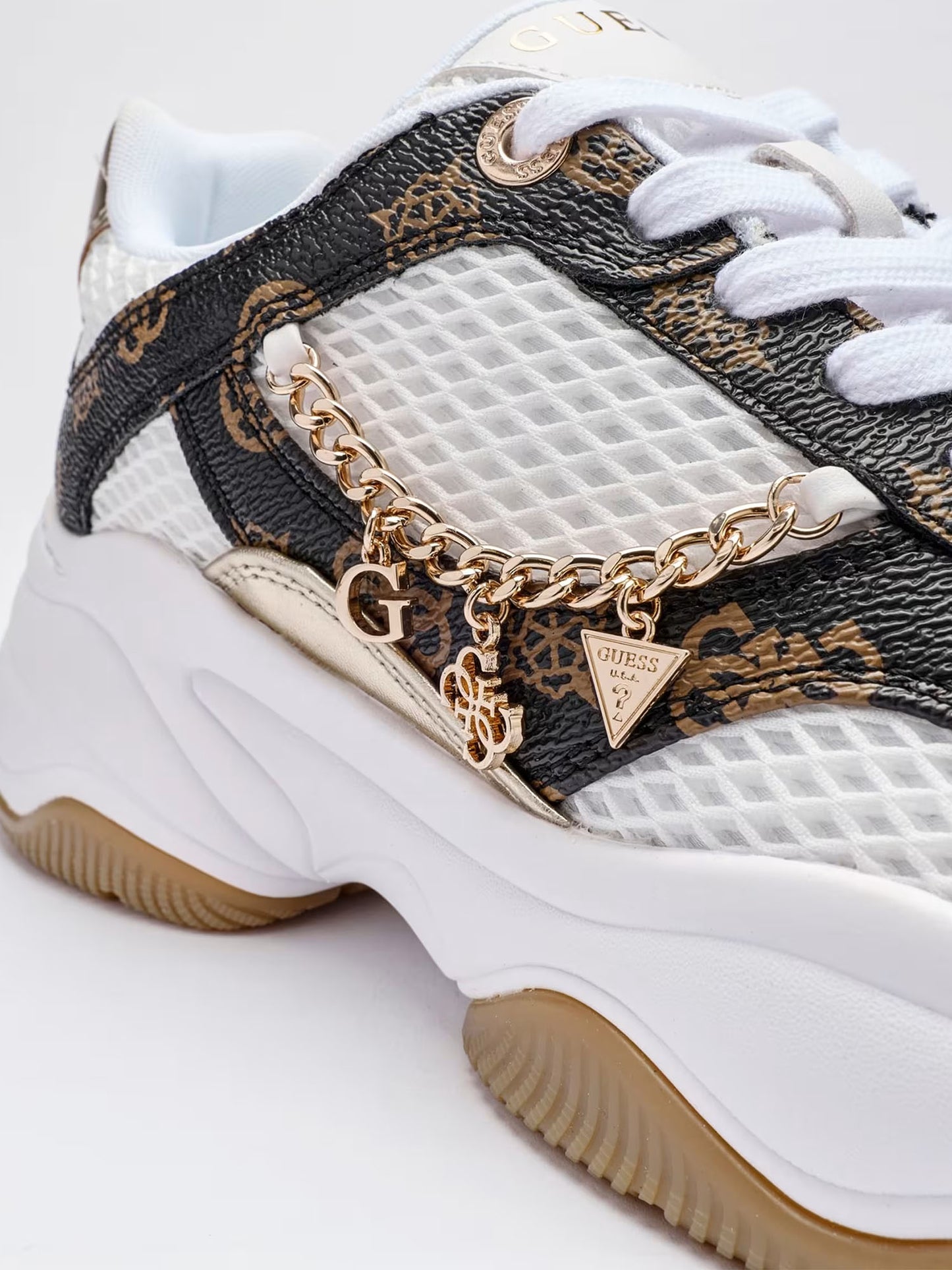 Sneakers Guess Harpaa bianche da donna con dettaglio catena
