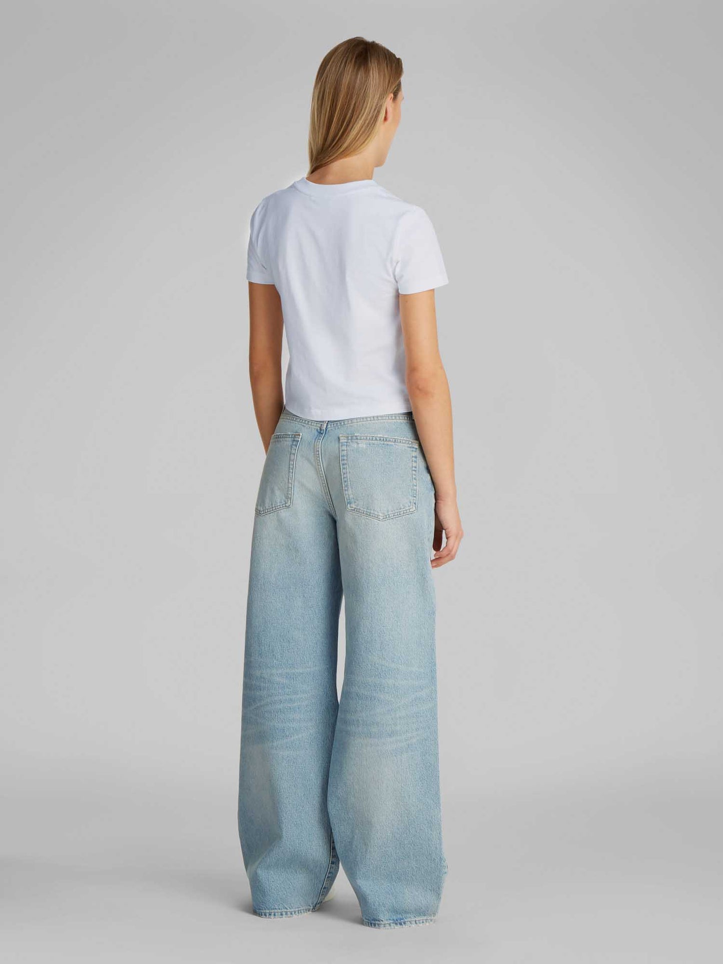 T-SHIRT CROPPED CALVIN KLEIN JEANS DONNA BIANCO