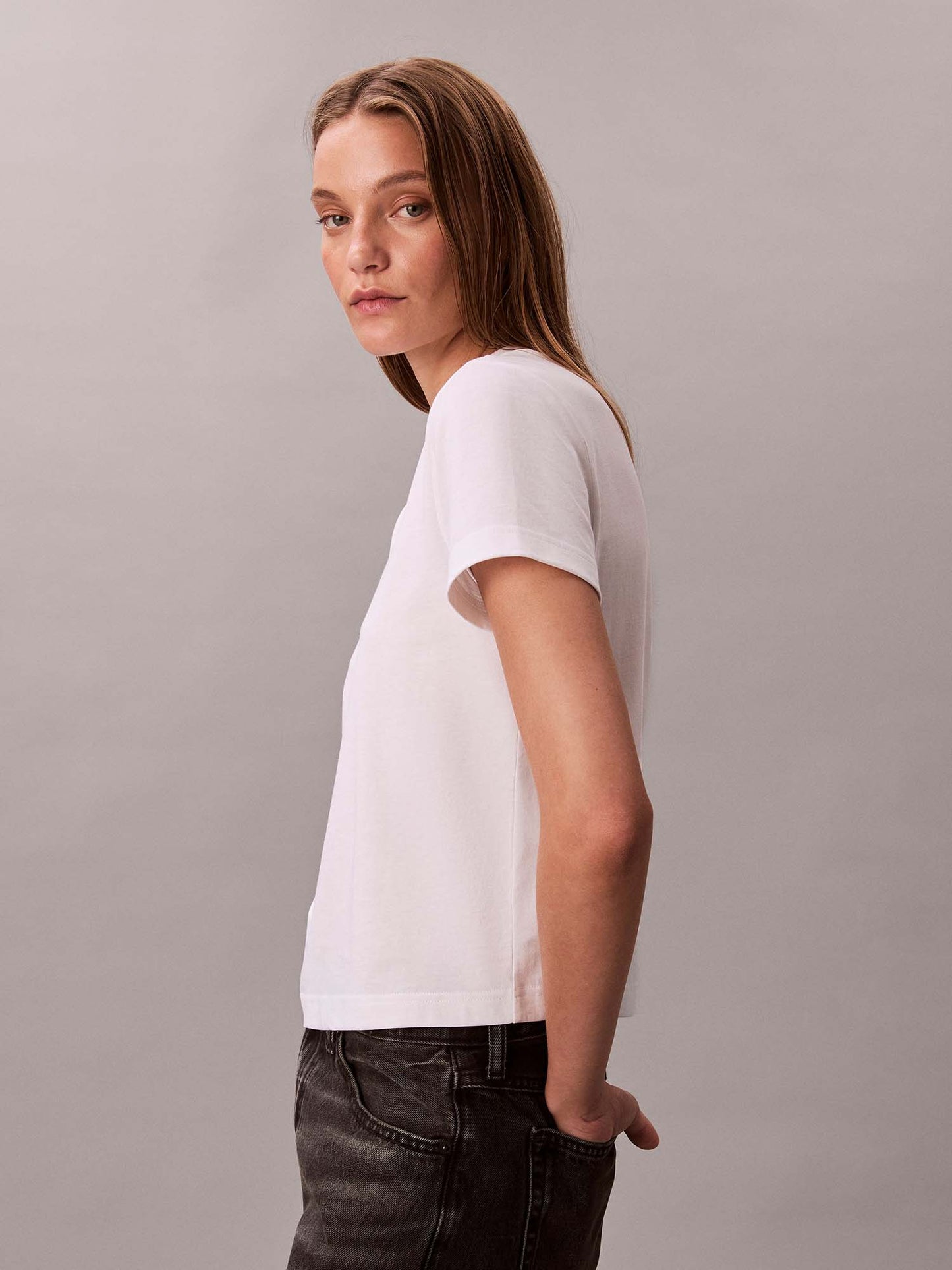 T-SHIRT CROP FITTED SCRIPT CALVIN KLEIN JEANS DA DONNA BIANCO