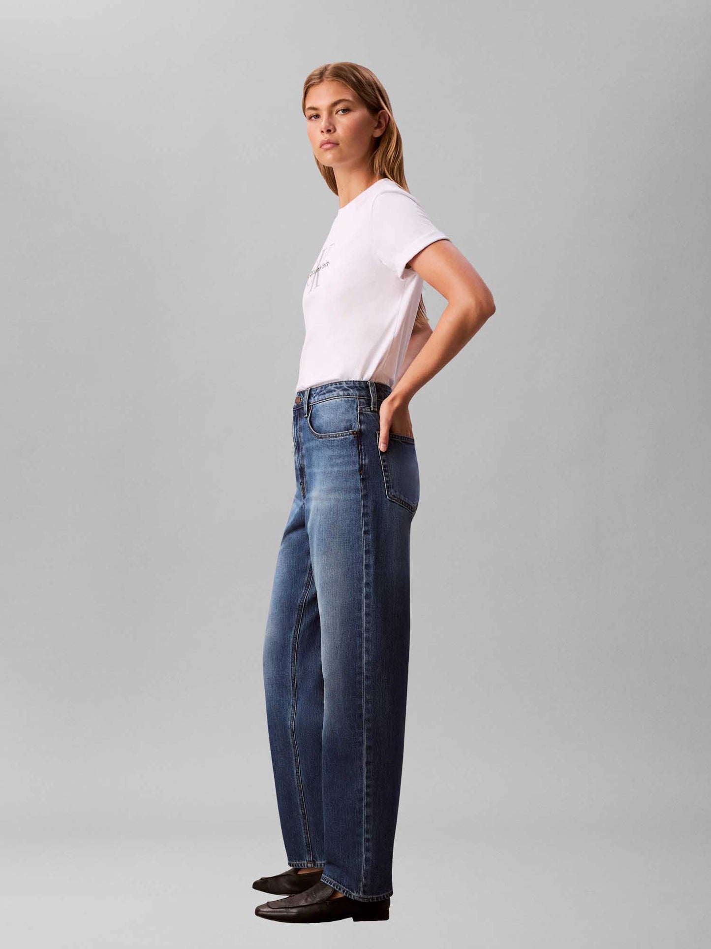 Jeans tapered fit a vita alta da donna in denim Calvin Klein
