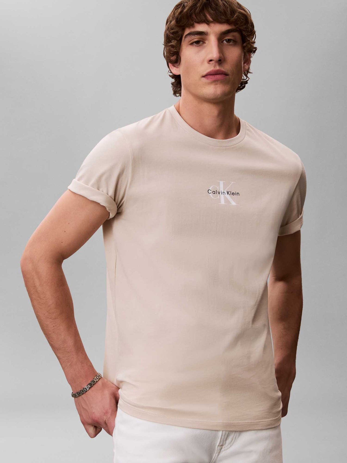 T-shirt beige Calvin Klein Jeans monologo da uomo con girocollo