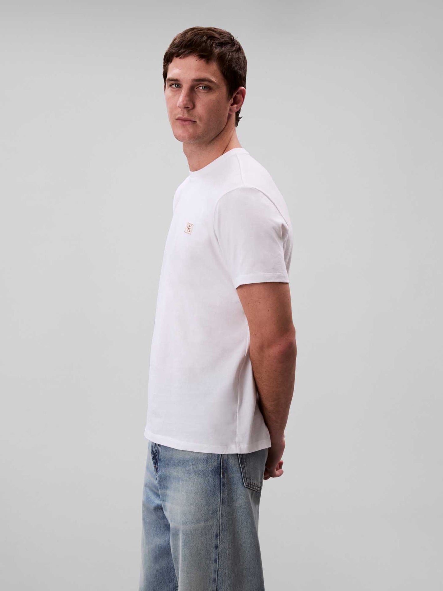 T-SHIRT BADGE CALVIN KLEIN JEANS DA UOMO BIANCO