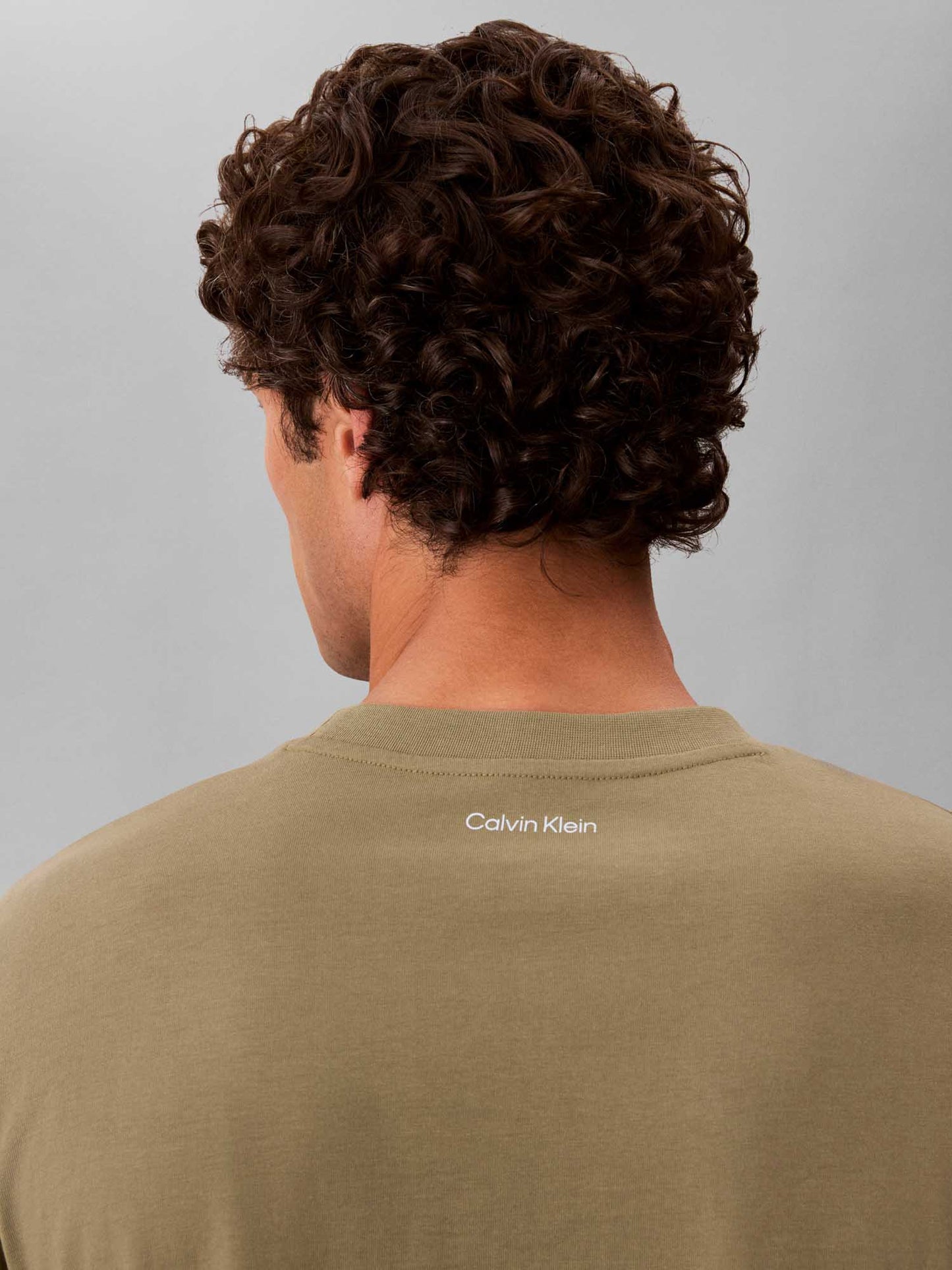 Calvin Klein Jeans t-shirt verde da uomo con logo ricamato