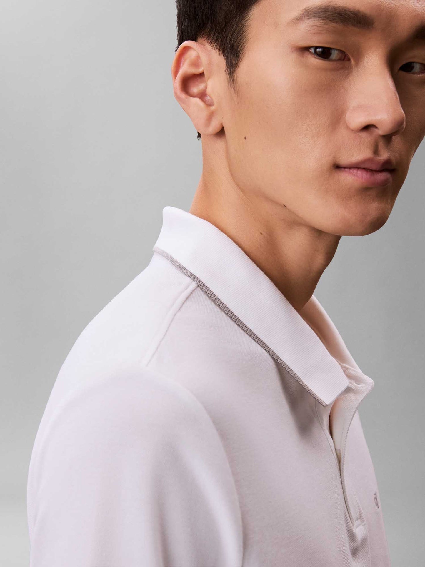 Polo bianca Calvin Klein refined pique da uomo elegante e casual