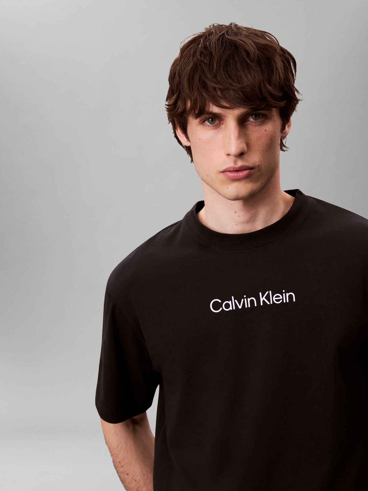 T-shirt nera da uomo Calvin Klein con logo sul petto