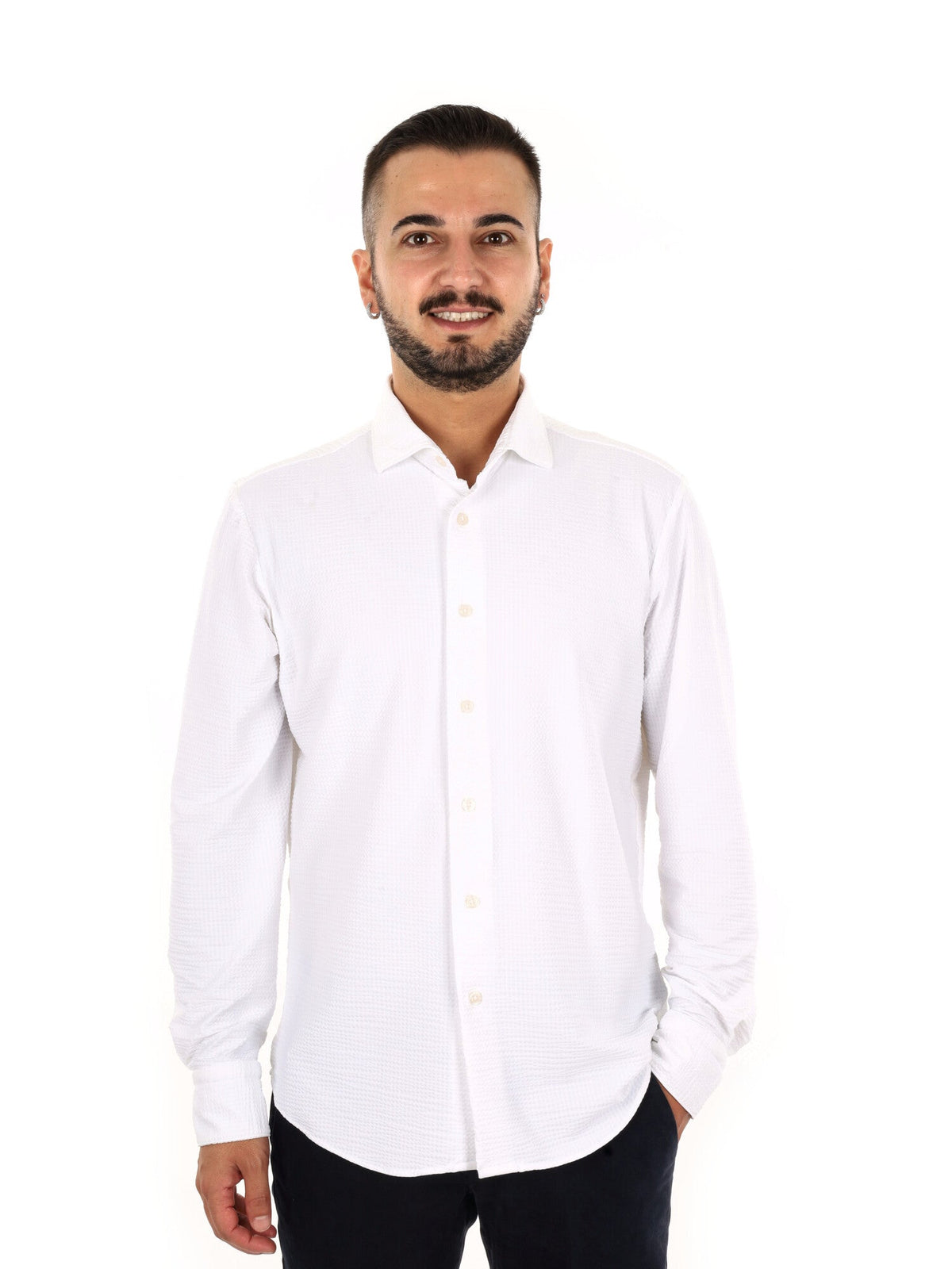 Fb camicia appesa da uomo bianco