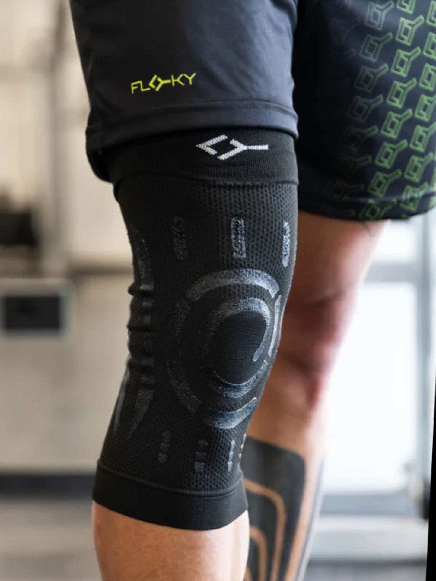 GINOCCHIERA KNEE SUPPORT DESTRA FLOKY NERO