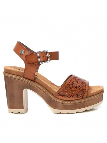 Sandalo Refresh beige con tacco largo e dettaglio traforato da donna