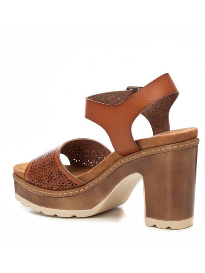 Sandalo Refresh beige con tacco largo e dettaglio traforato da donna
