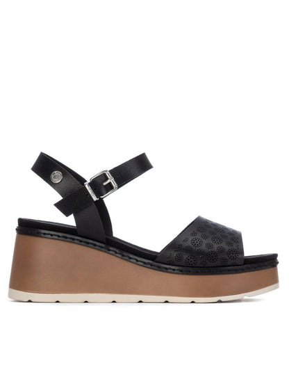 Sandali donna Refresh neri con design versatile per la primavera estate