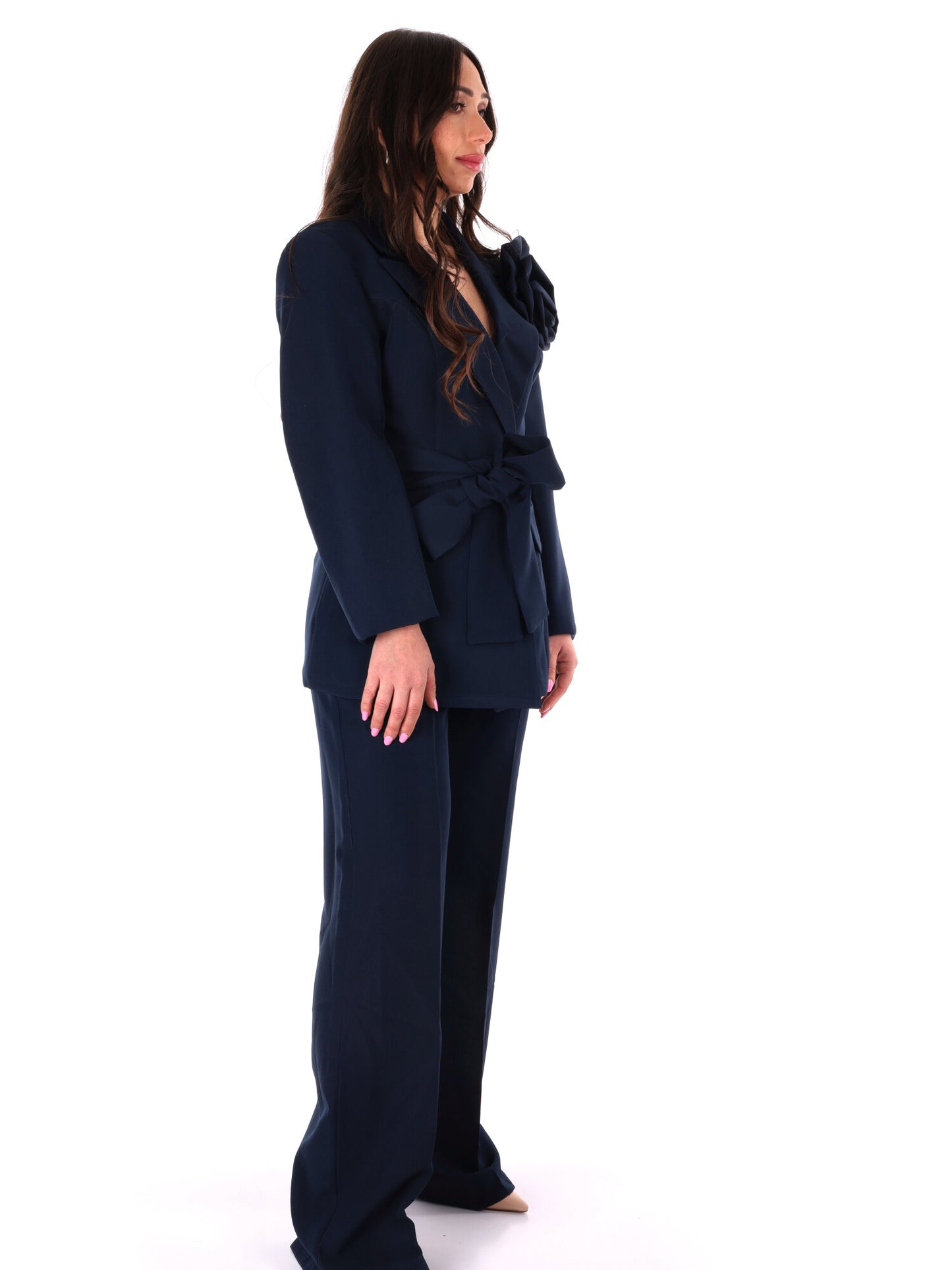 Tailleur elegante Miss Love da donna blu con spilla floreale