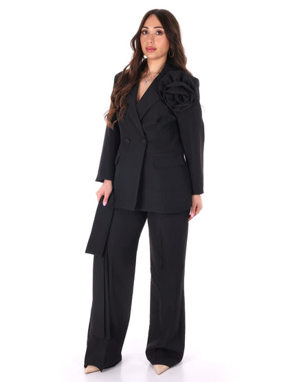 Completo elegante nero Miss Love con spilla fiore da donna