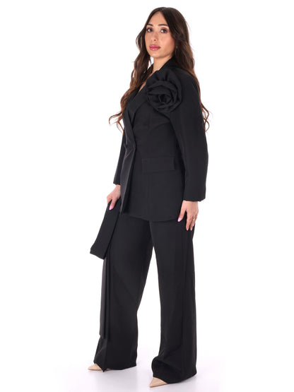 Completo elegante nero Miss Love con spilla fiore da donna