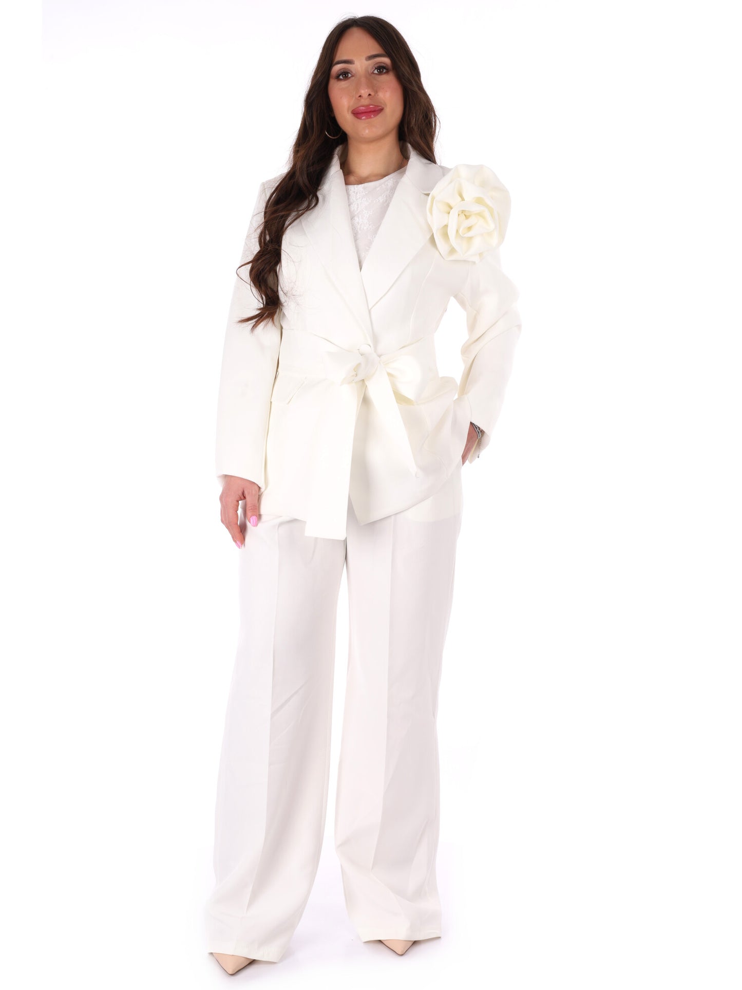 Completo tailleur elegante Miss Love panna da donna con spilla a fiore