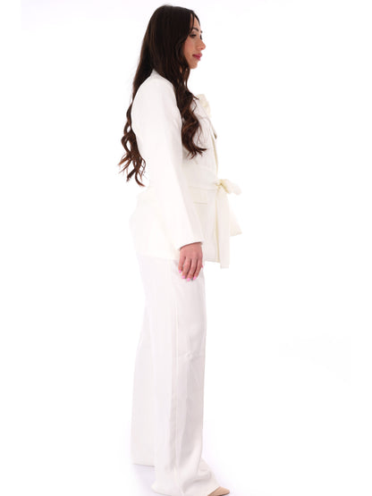 Completo tailleur elegante Miss Love panna da donna con spilla a fiore
