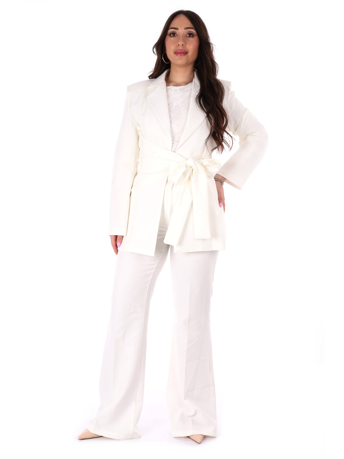 Completo tailleur elegante panna con fiocco in vita per donna