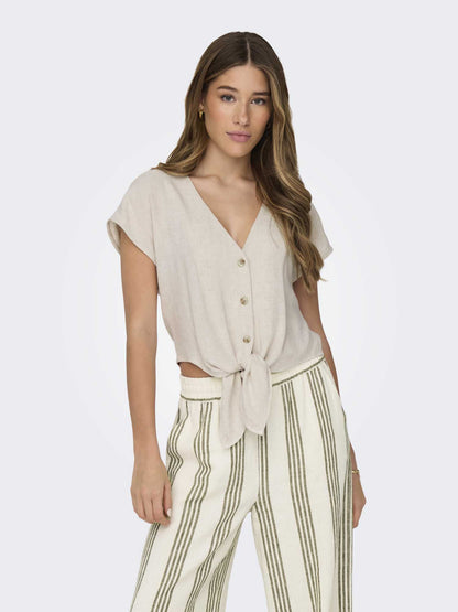 Only Siesta, camicia beige da donna elegante e versatile