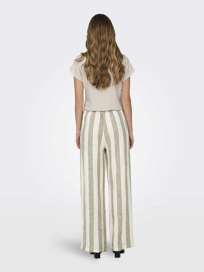 Only Siesta, camicia beige da donna elegante e versatile